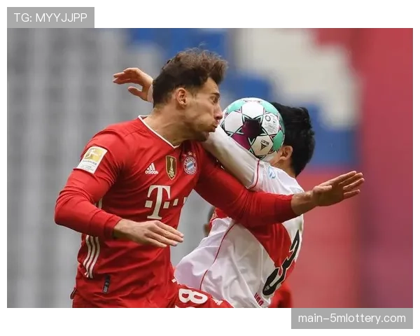 拜仁vs斯图加特赛前训练：控球转换进攻专项演练